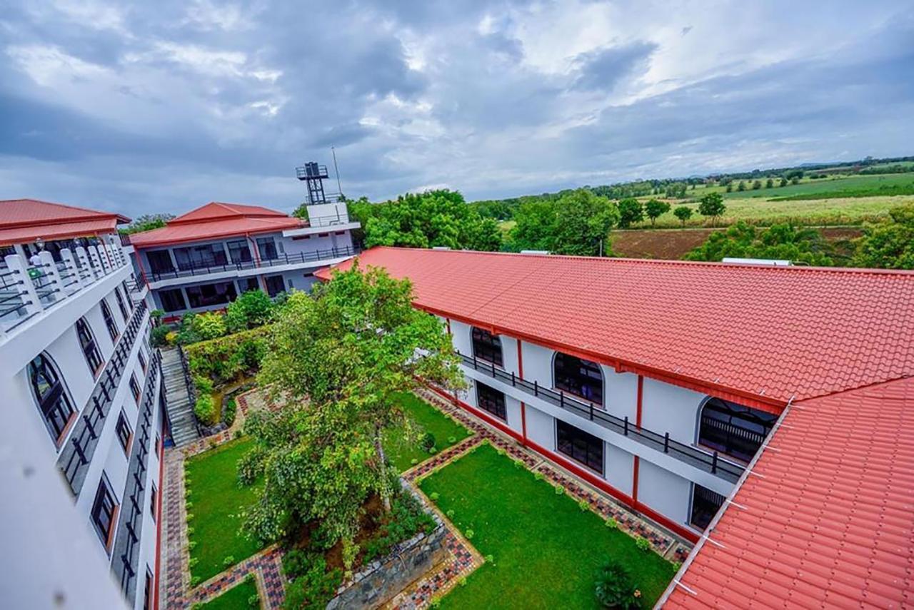 Centauria Wild Hotel Udawalawe Exterior foto