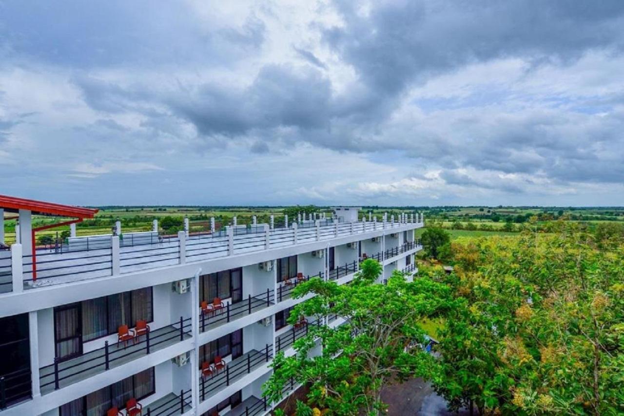 Centauria Wild Hotel Udawalawe Exterior foto